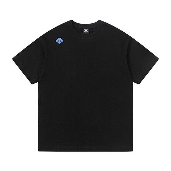 Descente Simple Blue Logo Black Short-Sleeved T-Shirt